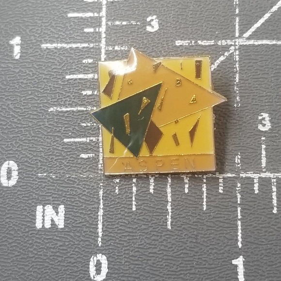 Aspen Colorado Ski Resort Town Rocky Mountains Confetti Pin Brooch Souvenir - Picture 2 of 4